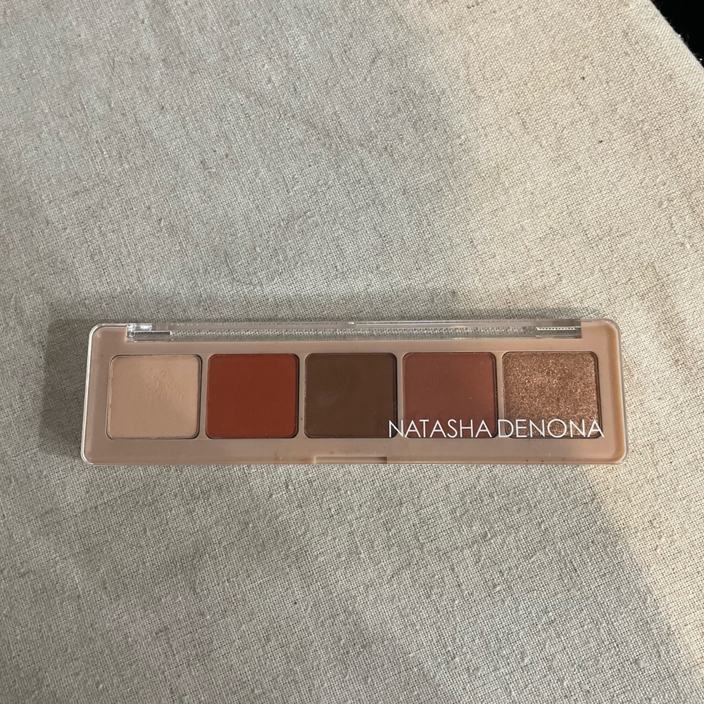 Natasha Deona makeup palette